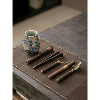 Set ceramic pentru ceremonia ceaiului cu instrumente: cuțit de ceai, clemă, perie și lingură