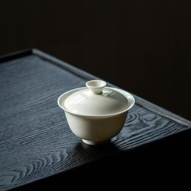 Vas de ceai ceramic cu capac, pereți subțiri, glazură bej