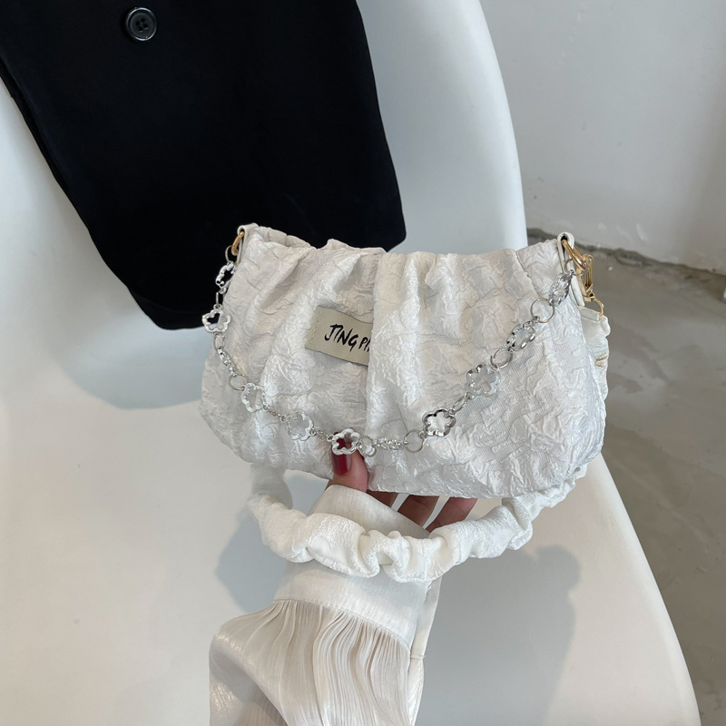 Minimalistična ženska torbica od najlona, mala kvadratna torba s lancem, novi model 2026, plisirana tkanina, crossbody/ramena, svakodnevna torba u obliku oblaka