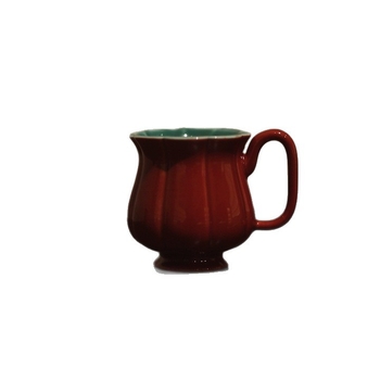 Set Gongfu de ceai din porțelan Jingdezhen cu glazură roșie, căni în formă de petale și motiv de petale de crizantemă
