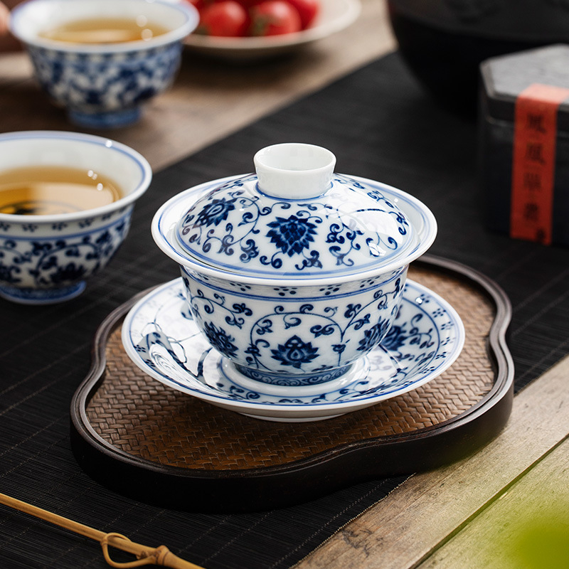 Lotus albastru-alb: set de ceai cu capac, trei piese, ceramic Gongfu stil