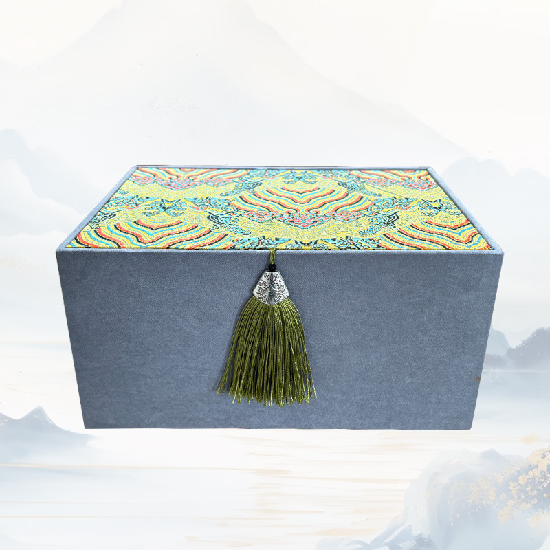 Set cadou chinezesc pentru ceai: ceainic din lut mov și cești de porțelan într-o cutie brocart — 1 ceainic + 4 cești; 1 ceainic + 2 cești; 2 cești
