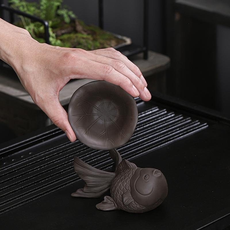 Filtru de ceai din argilă purpurie cu koi, filtru integrat pentru setul de ceai Kung Fu și ornament decorativ pentru ceai