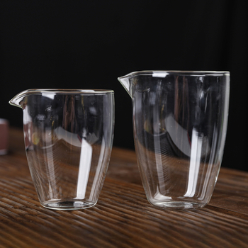 Set de ceai din sticlă borosilicat transparent pentru uz casnic, include recipient pentru repartizarea ceaiului, serviciu de ceai și căni cu gură ascuțită