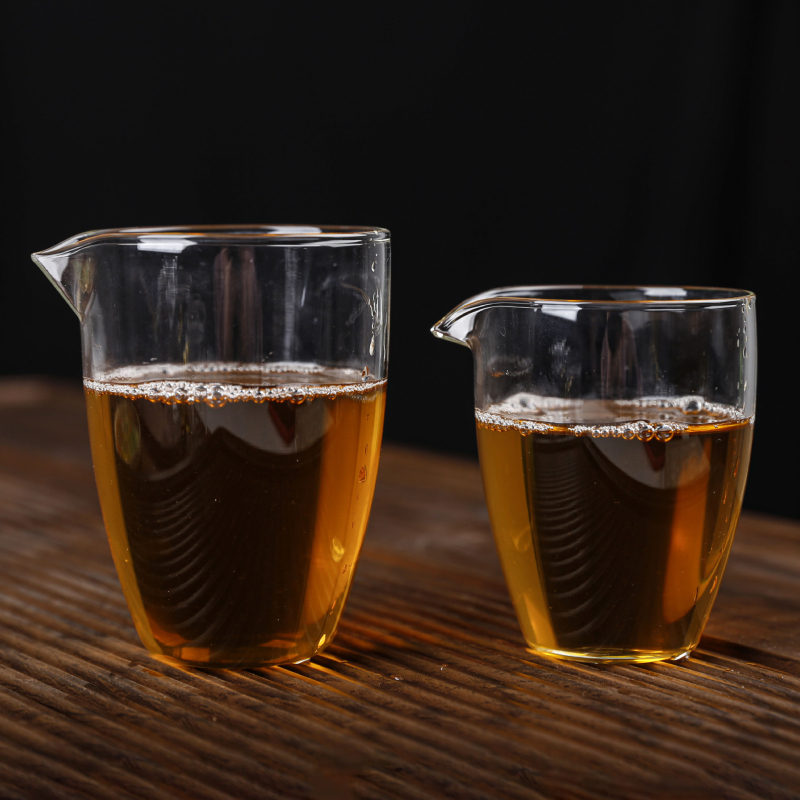 Set de ceai din sticlă borosilicat transparent pentru uz casnic, include recipient pentru repartizarea ceaiului, serviciu de ceai și căni cu gură ascuțită