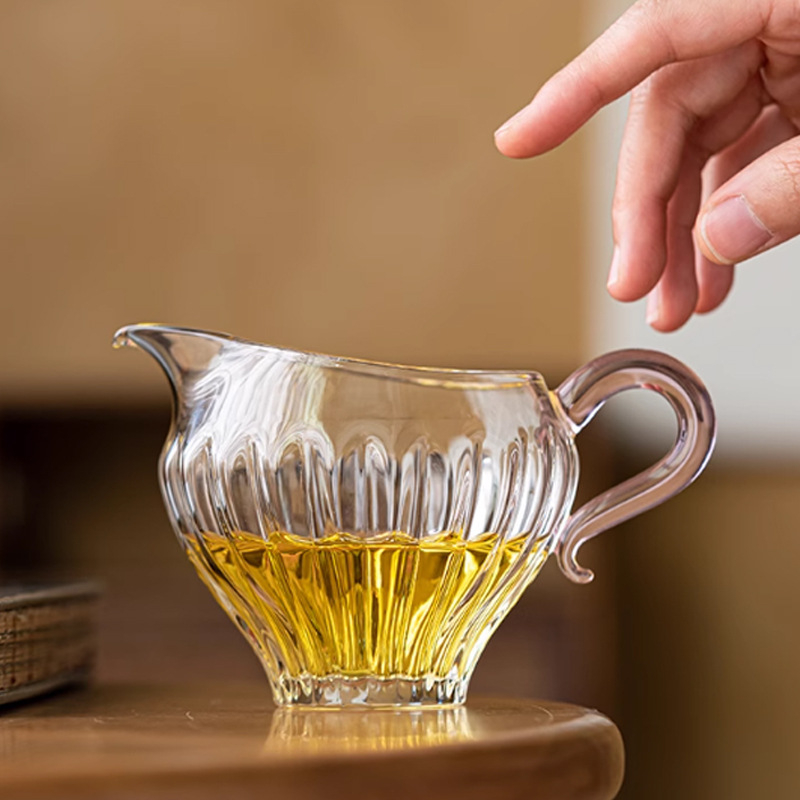 Ceșuță de sticlă cu mâner pentru turnare uniformă, divizor termorezistent pentru ceai, set Kung Fu de ceai cu motiv floare de prune, pahar transparent din borosilicatat înalt