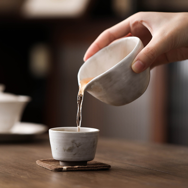 Set Kung Fu de ceai cu ceașcă din ceramică brută, căni Zen din ceramică lucrate manual și divizor de ceai