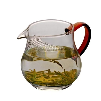 Pahar din sticlă cu filtru încorporat pentru distribuție uniformă a ceaiului, formă semilună – set pentru prepararea ceaiului verde