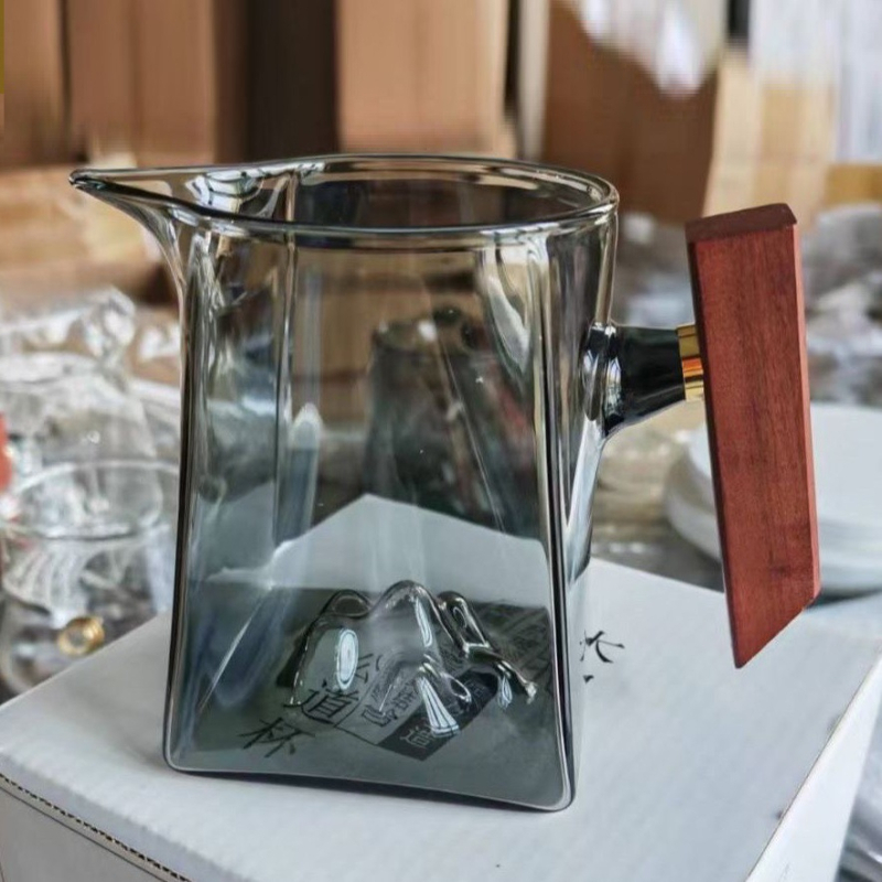 Pahar de ceai din sticlă borosilicat rezistentă la temperaturi înalte, cu mâner lateral din lemn, pătrat, pentru ceremonii de ceai