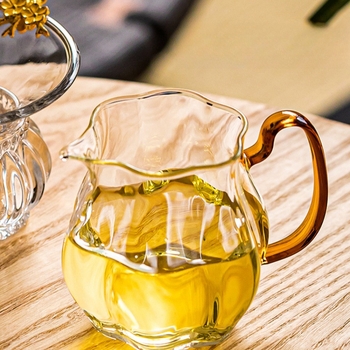 Pahar din sticlă borosilikată înaltă, mâner verde transparent; ceașcă de ceai echitabilă; divizor pentru ceai; set de ceai; economisire a apei; aranjament cu flori