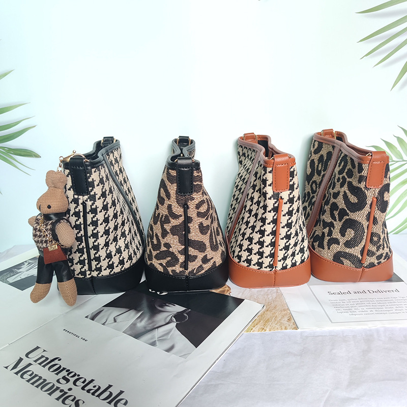 Kanvas torba tipa kofa s uzorkom houndstooth leopard, srednje veličine, za svakodnevnu uporabu - Jesen/Zima 2022