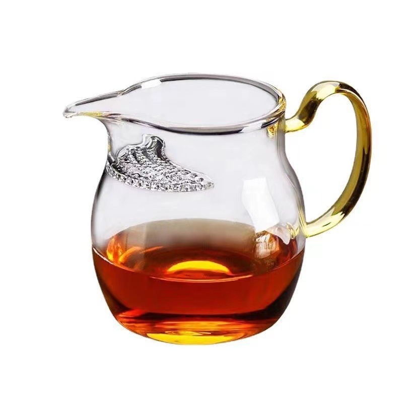 Cească Gongdao pentru ceai, cu formă semilunară, mâner colorat, sticlă borosilicată rezistentă la căldură, filtru încorporat și gură ascuțită