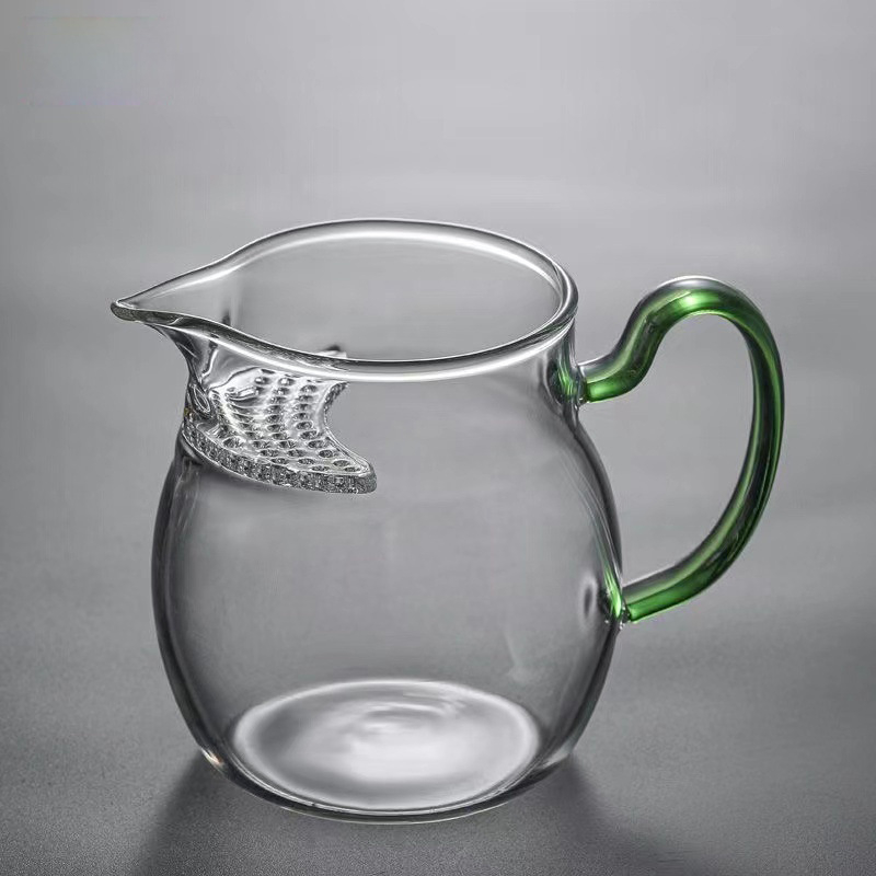 Cească Gongdao pentru ceai, cu formă semilunară, mâner colorat, sticlă borosilicată rezistentă la căldură, filtru încorporat și gură ascuțită