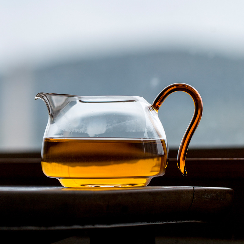 Ceșă Gongdao din sticlă cu mâner, rezistentă la temperaturi, tavă mare transparentă de ceai și ceșcuță de turnare pentru set de ceai Kung Fu
