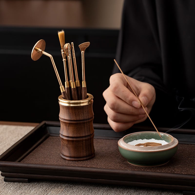 Set din cupru și lemn pentru ceremonia ceaiului, arzător Celadon lotus – șase piese: ac pentru ceai, cuțit pentru ceai, linguriță pentru ceai, clește pentru ceai, lopățică pentru ceai