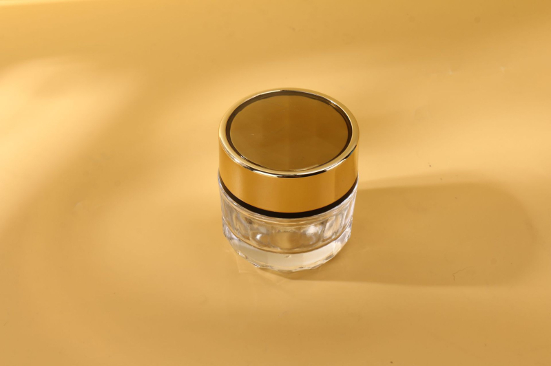 Prozirna staklena boca s pumpom za kozmetiku i njegu kože, kapaciteti 30 ml, 50 ml ili 100 ml