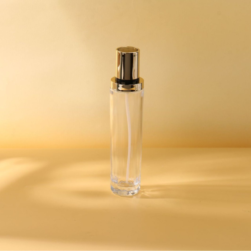 Prozirna staklena boca s pumpom za kozmetiku i njegu kože, kapaciteti 30 ml, 50 ml ili 100 ml