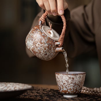 Ceainic din ceramică cu model floral și finisaj argintiu, mâner din ratán, lux retro pentru uz casnic, set Gongfu ceai, o cană
