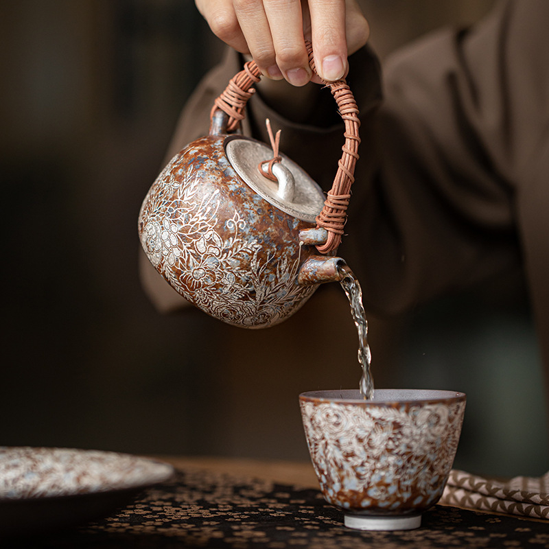 Ceainic din ceramică cu model floral și finisaj argintiu, mâner din ratán, lux retro pentru uz casnic, set Gongfu ceai, o cană