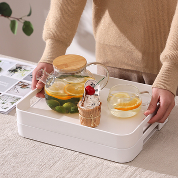Tavă dreptunghiulară albă din plastic, pentru uz casnic, ideală pentru ceai, fructe, prăjituri și pâine.
