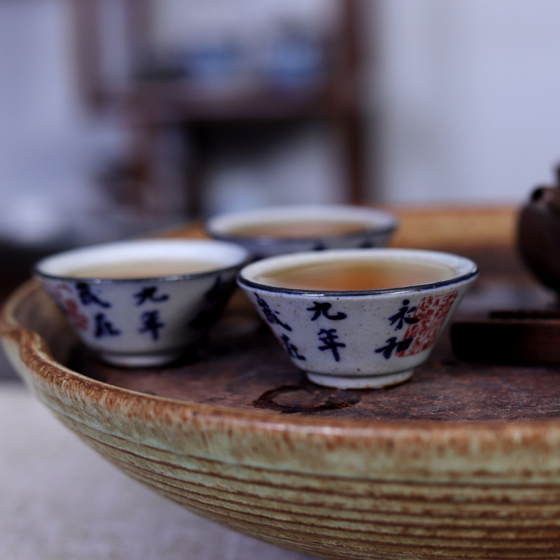 Ceai Kung Fu din ceramică grosieră, cu caligrafie pictată manual; ceașcă mică de ceai și bol de ceai