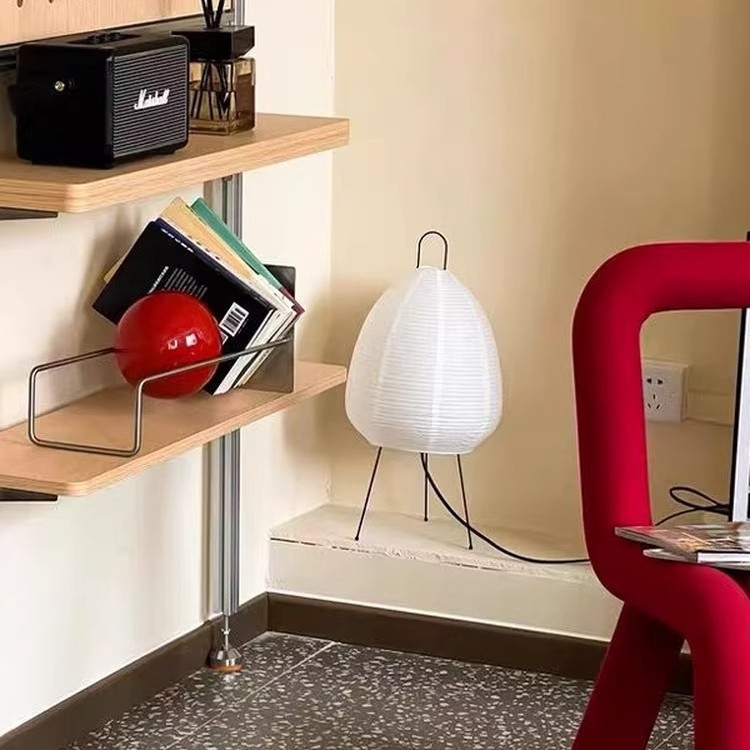Oțel inoxidabil, raft înclinat de birou pentru cărți și reviste — decor Bauhaus inspirat