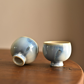 Ceșuță ceramică Gongfu pentru ceai, turnată pe roată, cu glazură albastru-cerneală și picior înalt