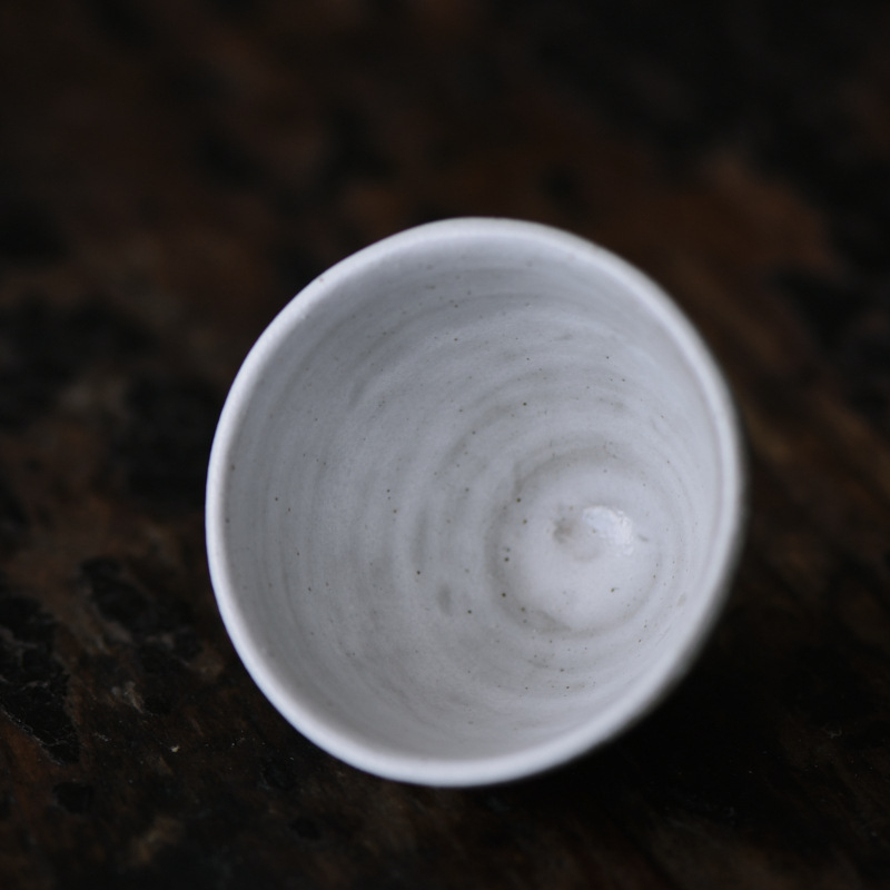 Ceșcuță de ceai din porțelan, lucrată manual, glazură pudră, capacitate mare, set Kung Fu, ceașcă ceramică creativă în formă de pălărie conică.