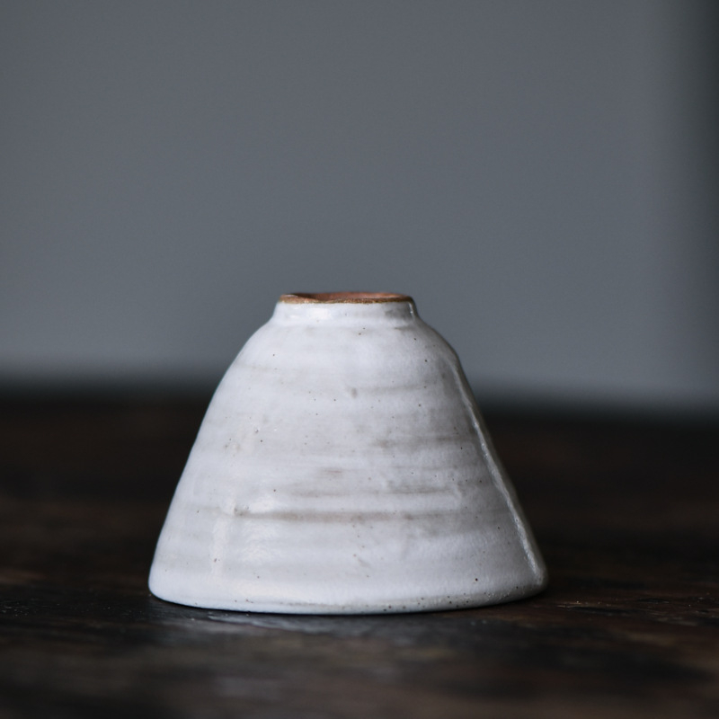 Ceșcuță de ceai din porțelan, lucrată manual, glazură pudră, capacitate mare, set Kung Fu, ceașcă ceramică creativă în formă de pălărie conică.