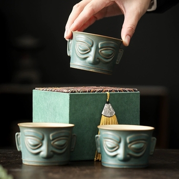 Ceașcă ceramică kung-fu cu mască din bronz Sanxingdui, stil retro chinezesc