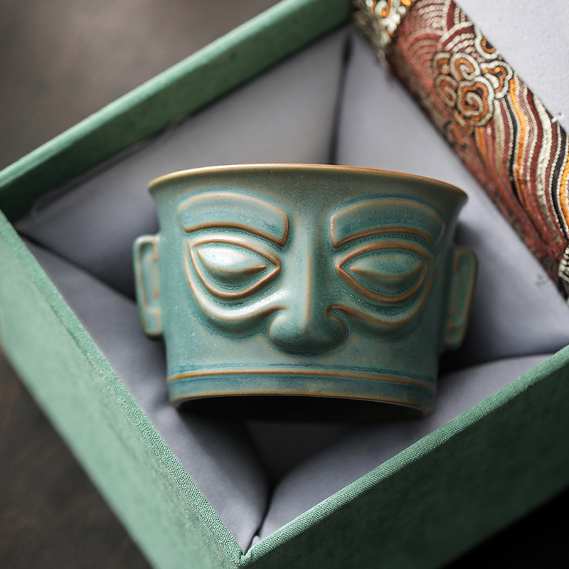 Ceașcă ceramică kung-fu cu mască din bronz Sanxingdui, stil retro chinezesc