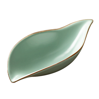 Set ceramic pentru ceremonia ceaiului, format din două piese: măsură de ceai și linguriță pentru ceai