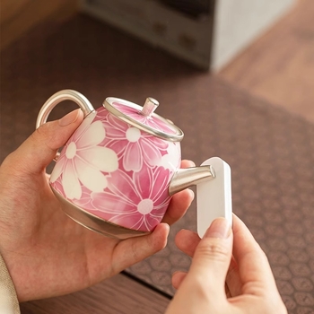 Ceainic ceramic lucrat manual, finisaj argintiu placat cu carmin roșu și motiv floral, mic ceainic pentru uz casnic, set Kung Fu de ceai