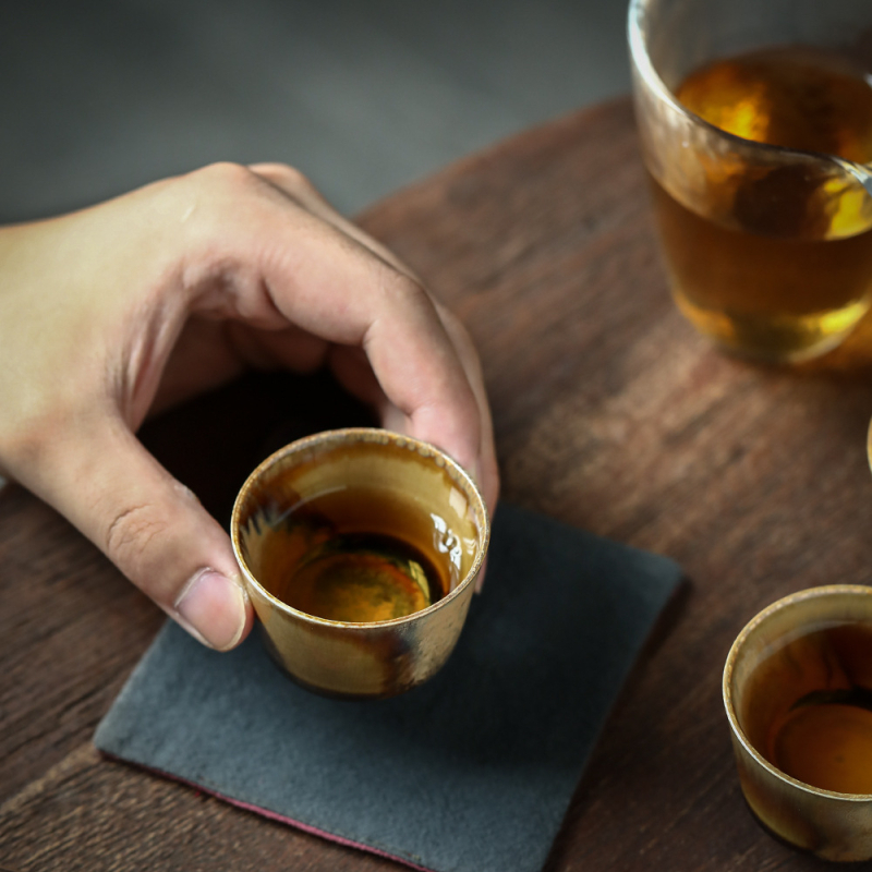 Ceșuță de ceai din porțelan, arsă pe lemn, glazură de cuptor, realizată manual; ceașcă cu aromă pentru degustarea ceaiului, o singură ceașcă.