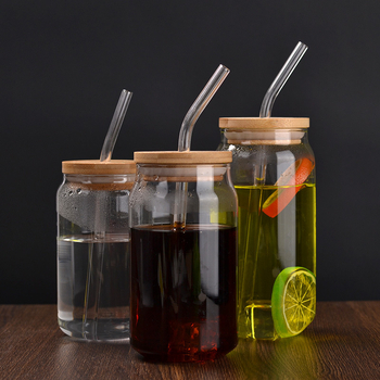 Pahar din sticlă borosilicat de înaltă rezistență, cu capac și pai, pentru ceai cu lapte, cafea și cola; rezistent la temperaturi, stil minimalist, formă cilindrică dreaptă; imprimare logo disponibil.