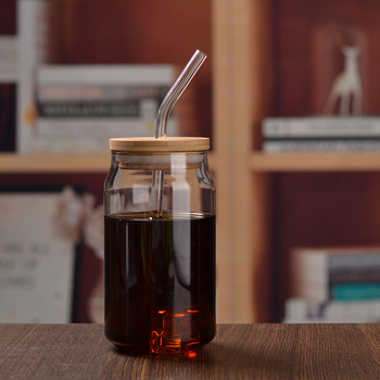 Pahar din sticlă borosilicat de înaltă rezistență, cu capac și pai, pentru ceai cu lapte, cafea și cola; rezistent la temperaturi, stil minimalist, formă cilindrică dreaptă; imprimare logo disponibil.
