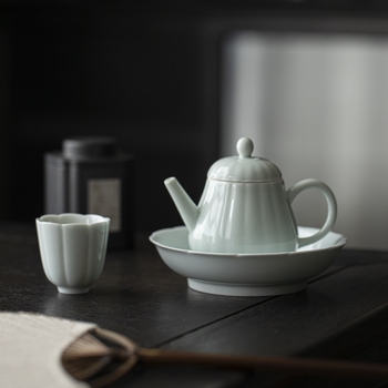 Set ceramic de ceai cu design de petale: suport pentru ceainic, suporturi pentru cești, farfurie pentru fructe și accesorii pentru ceremonia ceaiului