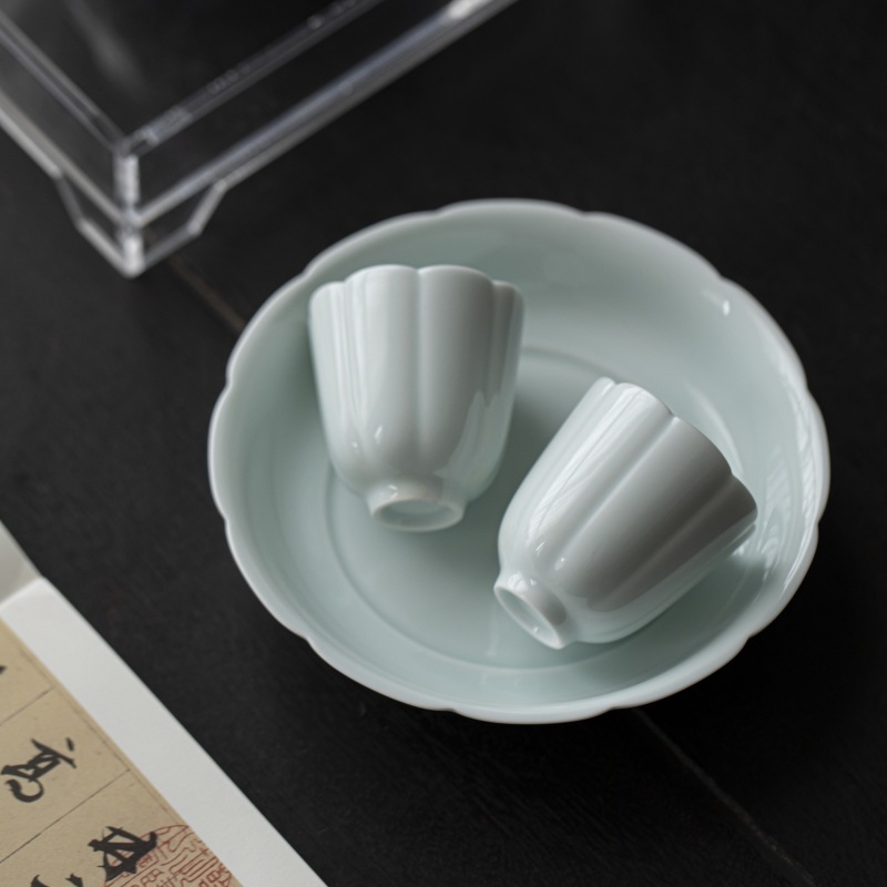 Set ceramic de ceai cu design de petale: suport pentru ceainic, suporturi pentru cești, farfurie pentru fructe și accesorii pentru ceremonia ceaiului