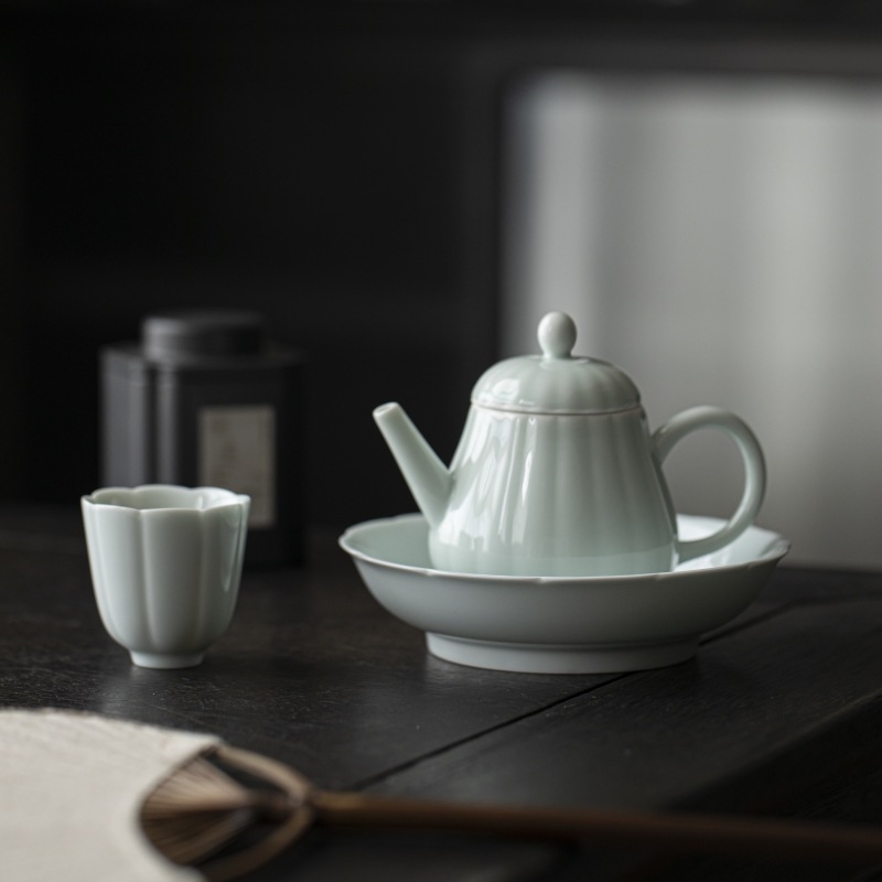 Set ceramic de ceai cu design de petale: suport pentru ceainic, suporturi pentru cești, farfurie pentru fructe și accesorii pentru ceremonia ceaiului