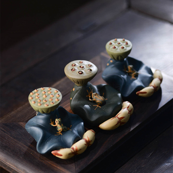 Figurină de ceai din lut Yixing mov — broscuţă pe frunza de lotus, capac cu sămânță de lotus, mică sculptură decorativă pentru ceainic