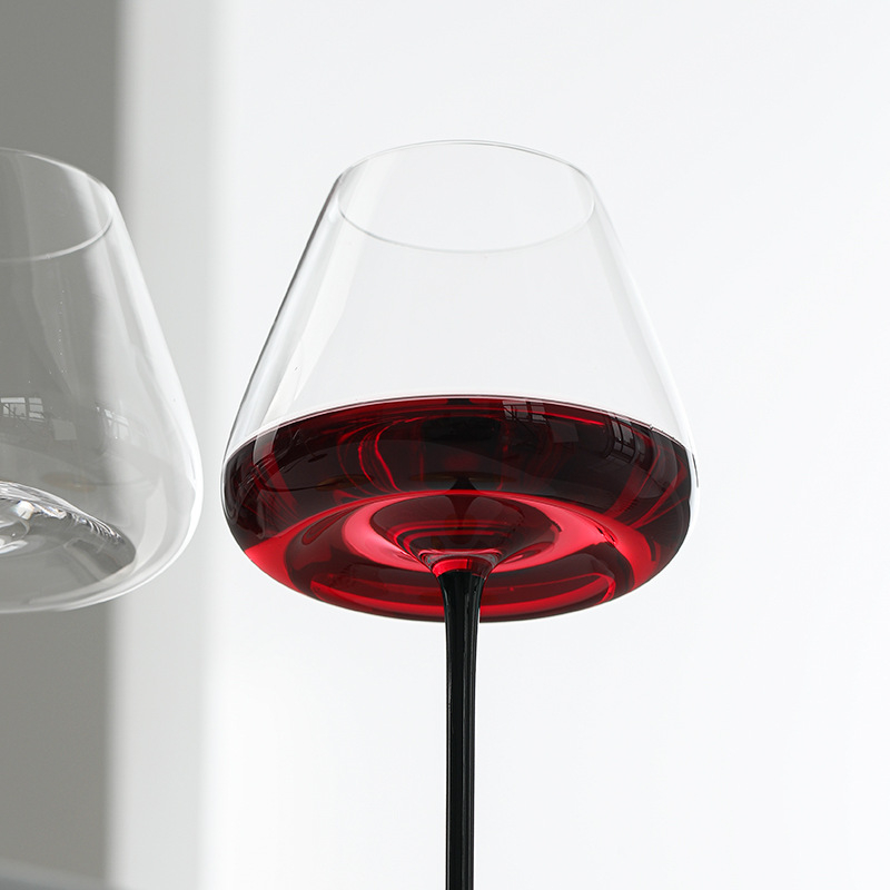 Pahar de vin roșu negru-auriu, cu finisaj gradient transparent, fund concav, vopsire cu pulverizare, picior înalt