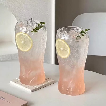 Pahar de sticlă cu textură de scoarță ciocănită, fără mâner, 501–600 ml, pentru apă, lapte, suc sau bere