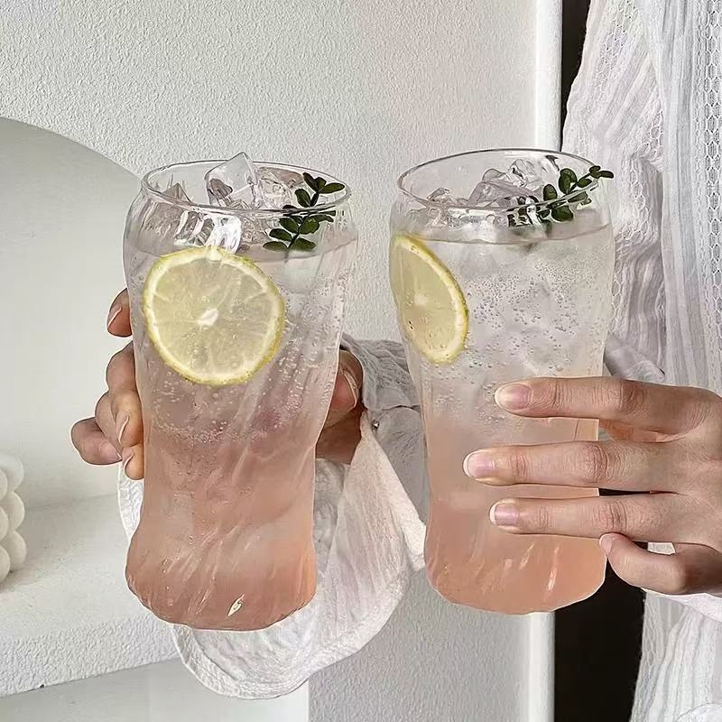 Pahar de sticlă cu textură de scoarță ciocănită, fără mâner, 501–600 ml, pentru apă, lapte, suc sau bere