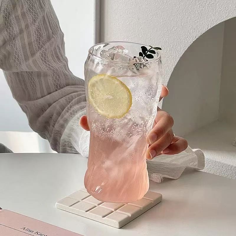 Pahar de sticlă cu textură de scoarță ciocănită, fără mâner, 501–600 ml, pentru apă, lapte, suc sau bere