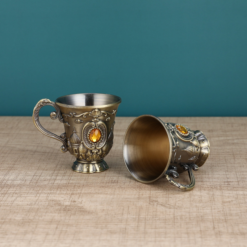 Pahar de lichior în stil european vintage, un singur pahar, decor metalic retro