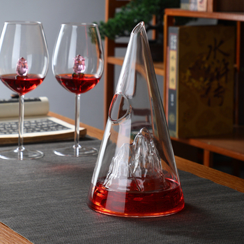 Decantor pentru vin roșu, capacitate mică, sticlă borosilikat, design cu vedere la munte, stil modern minimalist