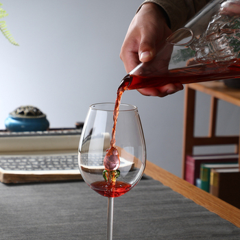 Decantor pentru vin roșu, capacitate mică, sticlă borosilikat, design cu vedere la munte, stil modern minimalist
