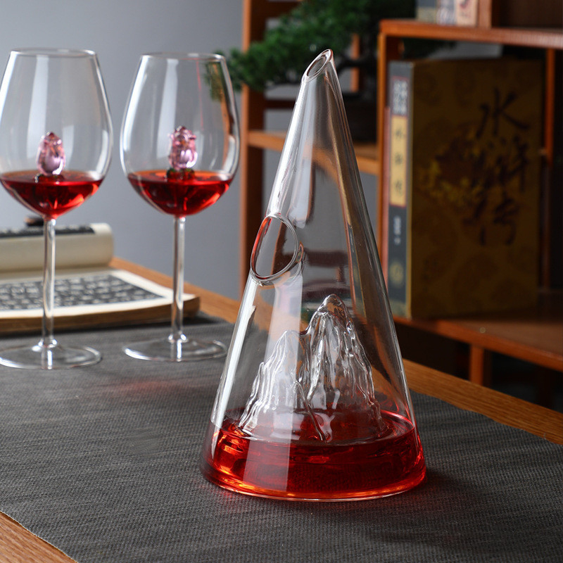 Decantor pentru vin roșu, capacitate mică, sticlă borosilikat, design cu vedere la munte, stil modern minimalist