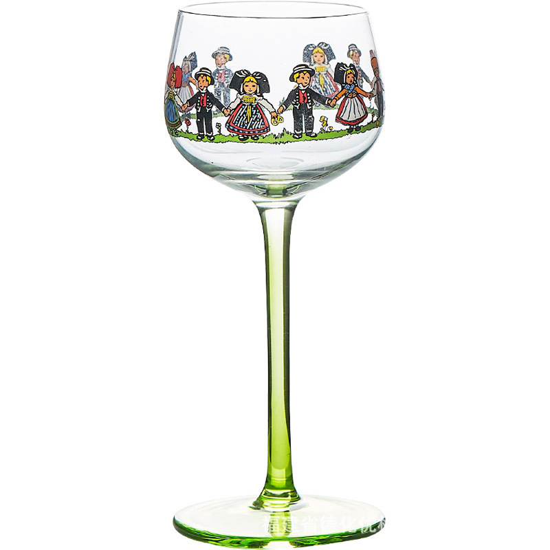 Pahar înalt de vin inspirat de nordic pentru șampanie și cocktailuri, design creativ și elegant