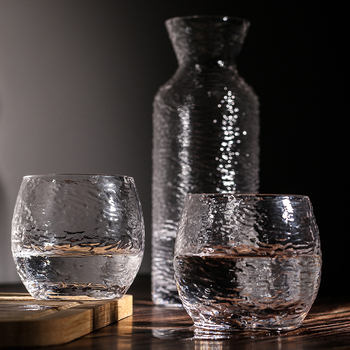 Carafă de sake în stil japonez, cu model ciocănit, set cu patru pahare din sticlă pentru uz casnic